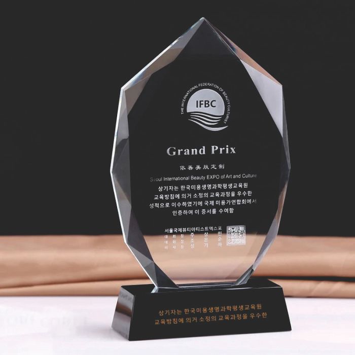 Kristal plaket